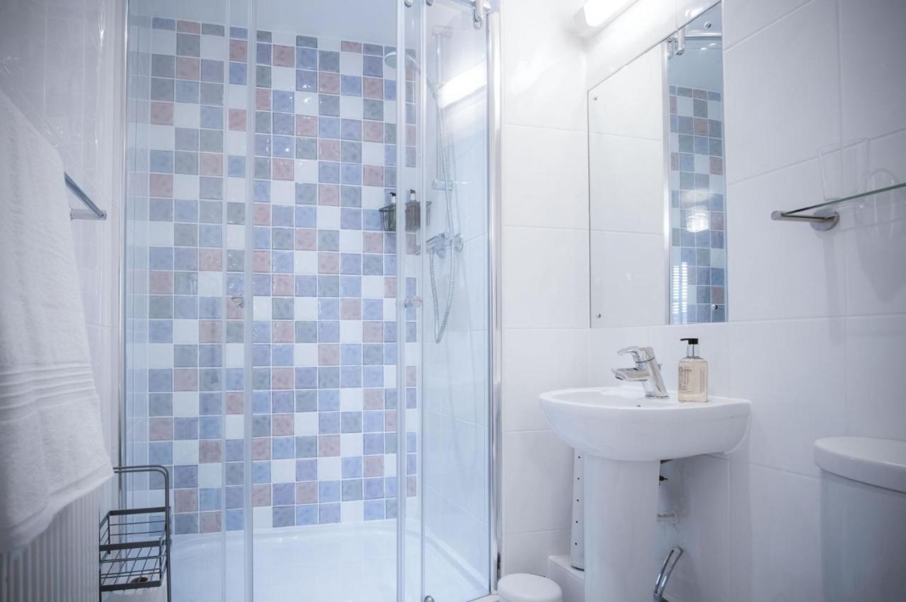 Minarvon - 2 Bedroom Apartment - Saundersfoot Bagian luar foto