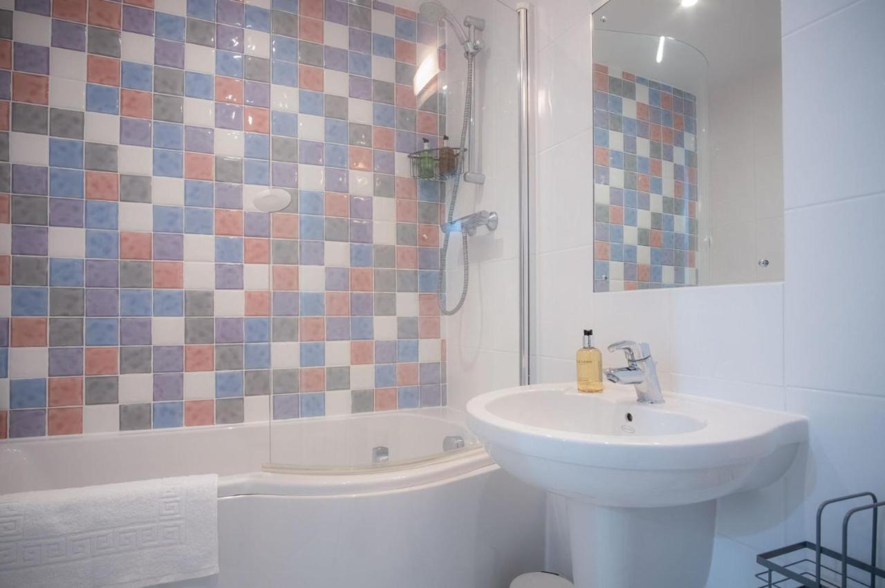 Minarvon - 2 Bedroom Apartment - Saundersfoot Bagian luar foto